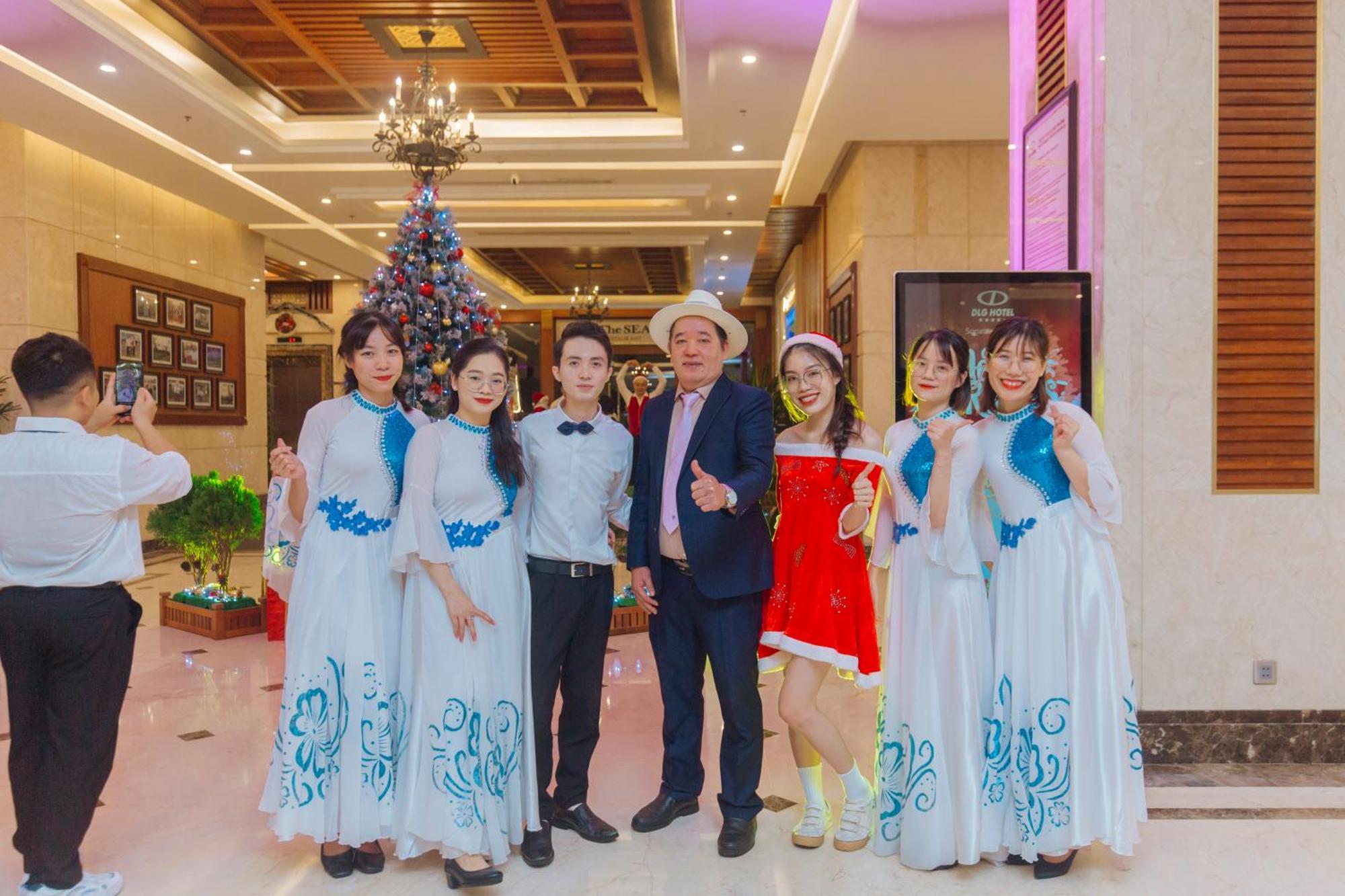 Dlg Hotel Danang Exterior foto Vietnamese people in traditional dress