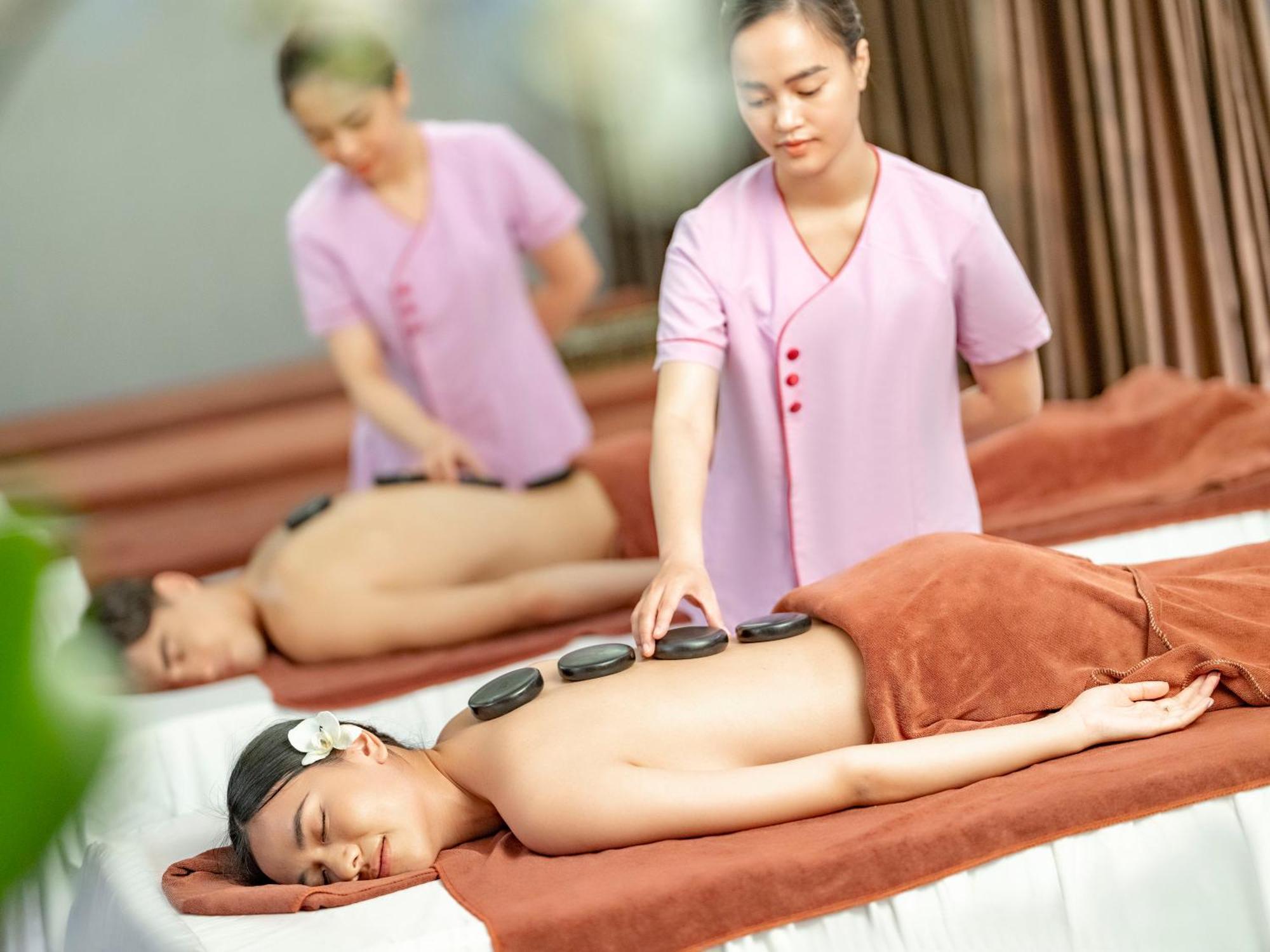 Dlg Hotel Danang Exterior foto Hot stone massage