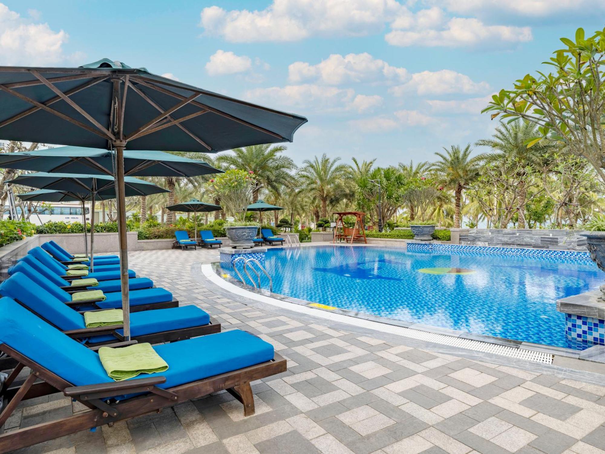 Dlg Hotel Danang Exterior foto Pool at the hotel