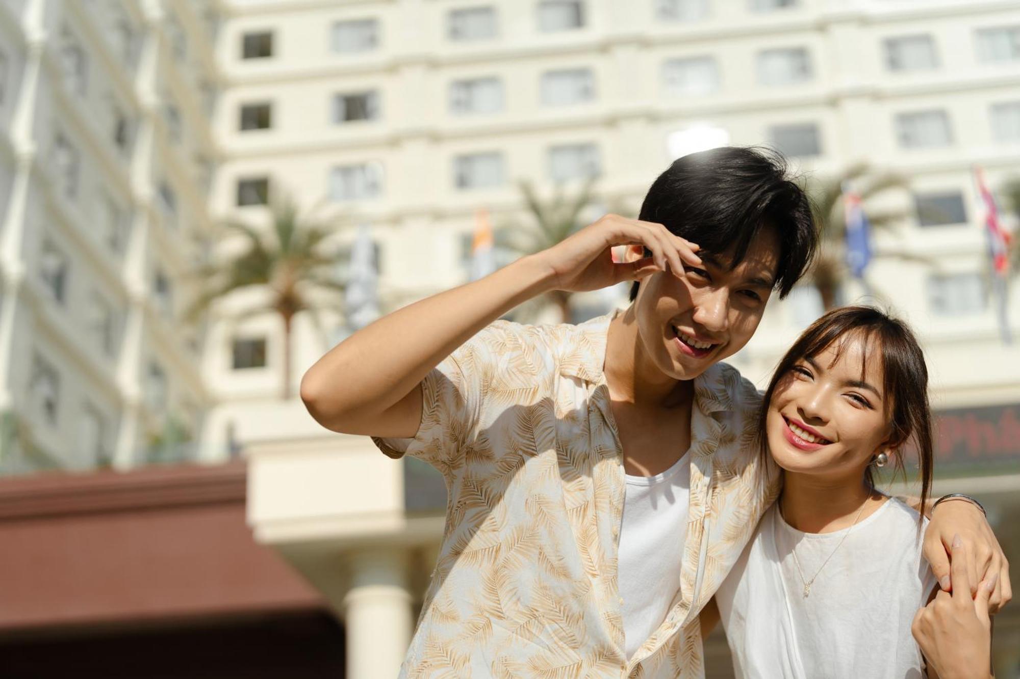 Dlg Hotel Danang Exterior foto Kim and Lee Sung-kyung at the 2013 G-Star Exhibition