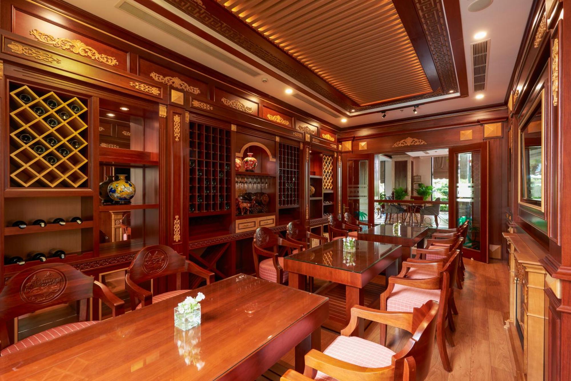 Dlg Hotel Danang Exterior foto Interior of a restaurant in China