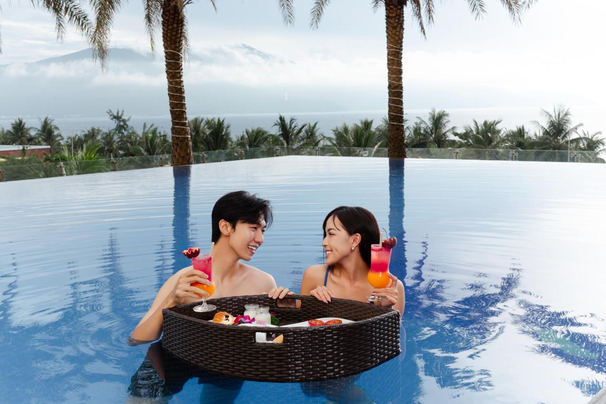 Dlg Hotel Danang Exterior foto Infinity pool at Vinpearl Hotel Nha Trang